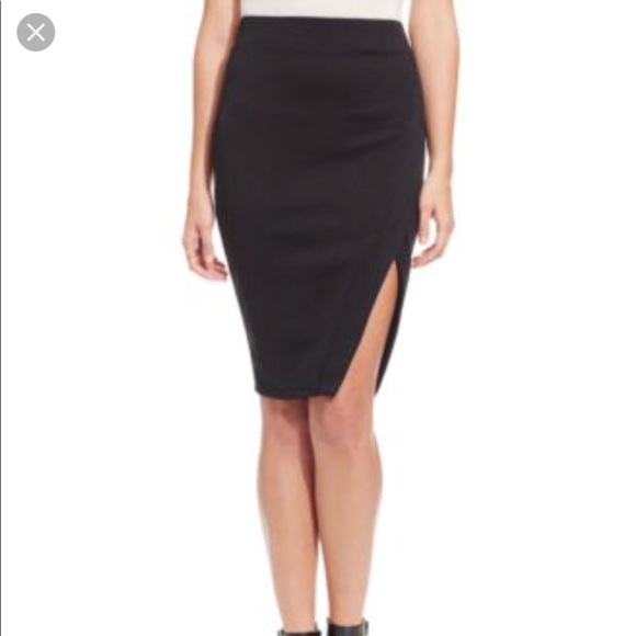 Jessica Simpson Dresses & Skirts - Jessica Simpson Karen Embossed Pencil Skirt